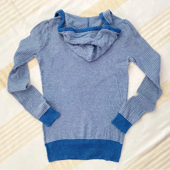 💯%Cotton, Soft, Lightweight and Comfy! Blue Striped, Hooded, Scoopneck Sweater - Picture 3 of 12